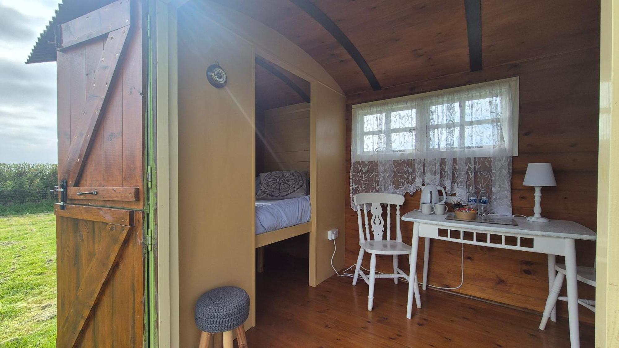 Coast Path Camping Saint Ishmaels  Ngoại thất bức ảnh